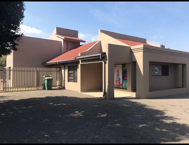 270M² OFFICE FOR SALE IN BRACKENHURST